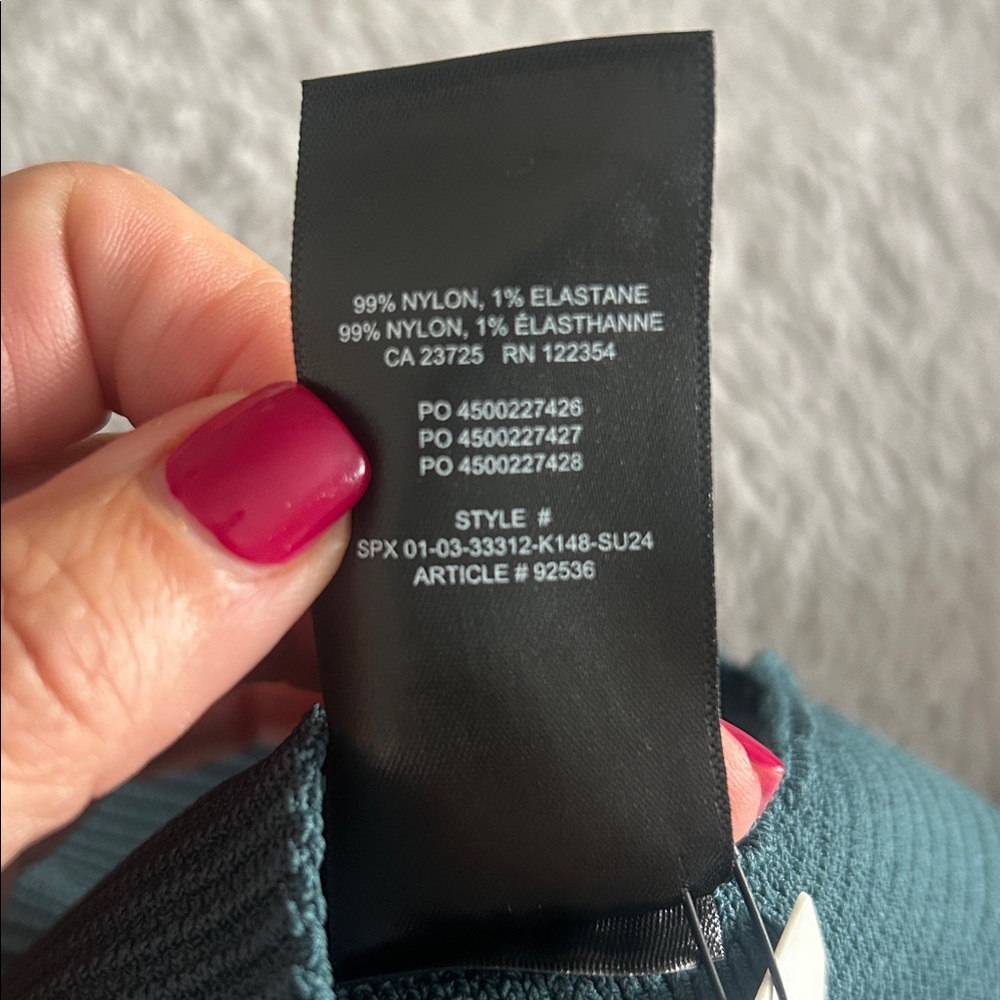 Aritzia Green ribbed crop top NWT - Picture 5 of 5